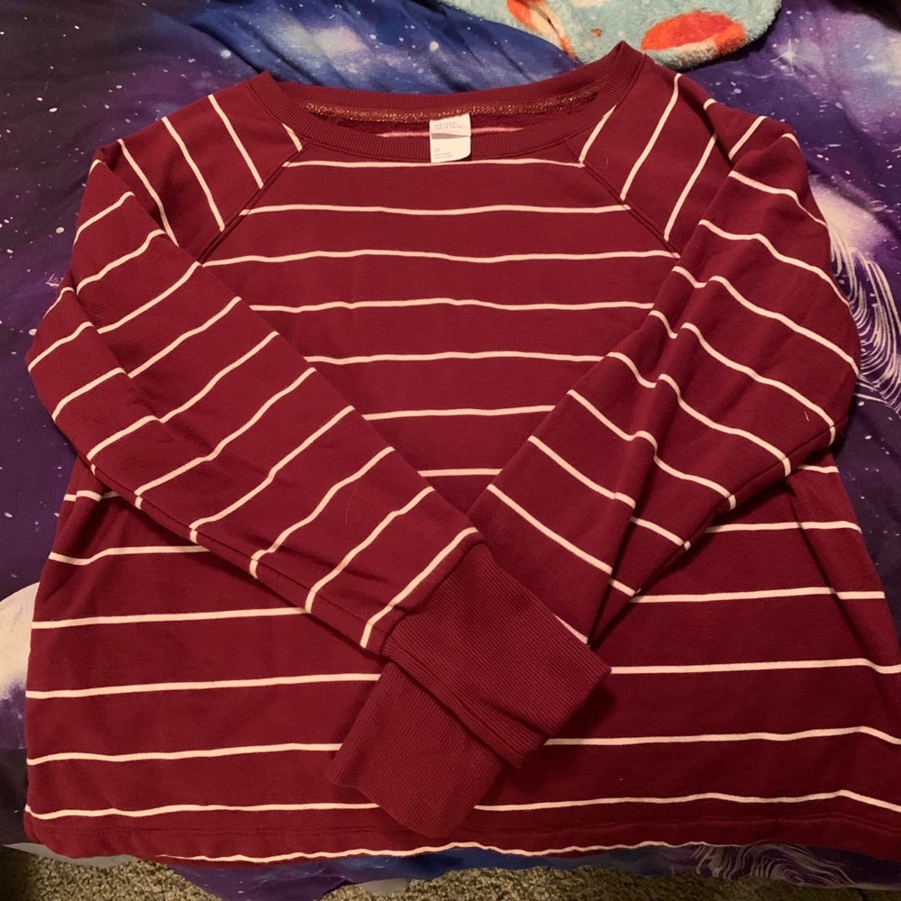 Maroon and gold sweatshirt